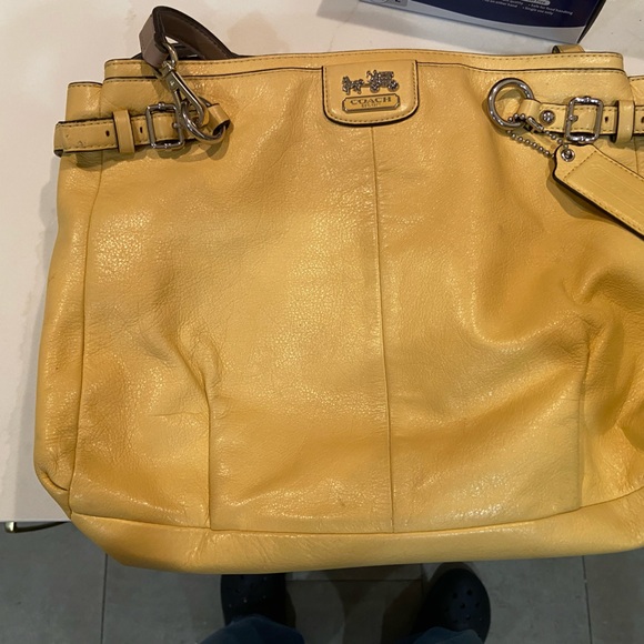Coach Madison Sabrina satchel handbag in a soft yellow leather butter yellow - Picture 2 of 12